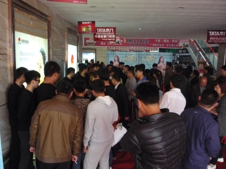 圖1 簽售環節人氣爆棚