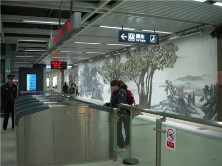 武漢地鐵站臺(tái)墻面藝術(shù)裝飾